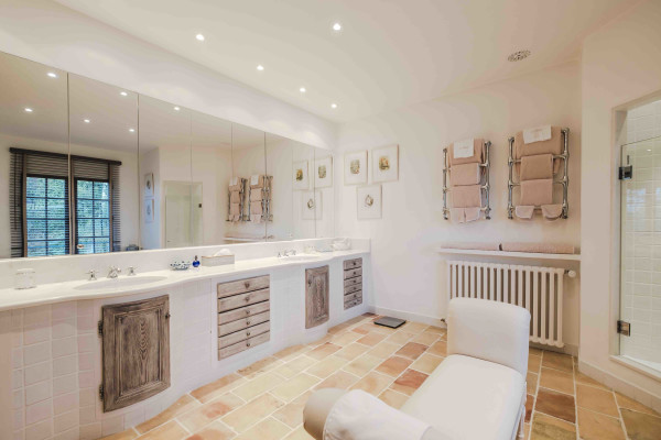 villa in Saint-Paul-de-Vence : Rent 8 bedroom stunning villa in St Paul de Vence with spacious grounds and 2 swimming pools - Photo 90