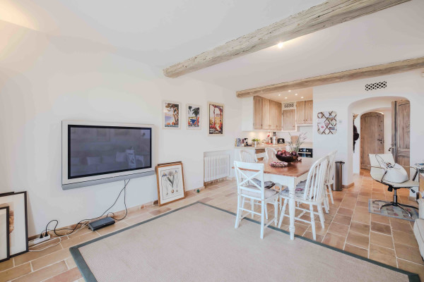 villa in Saint-Paul-de-Vence : Rent 8 bedroom stunning villa in St Paul de Vence with spacious grounds and 2 swimming pools - Photo 72
