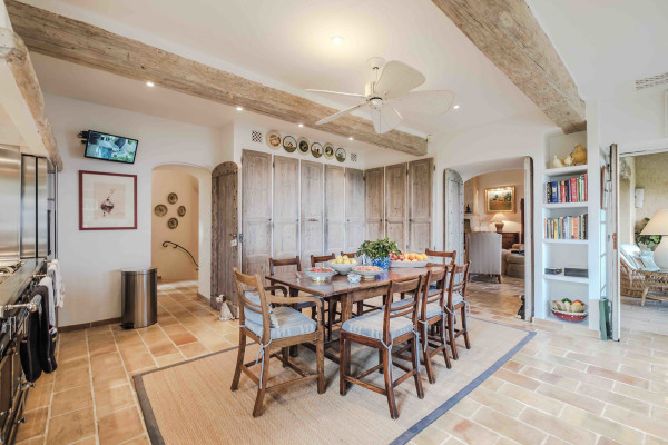 villa in Saint-Paul-de-Vence : Rent 8 bedroom stunning villa in St Paul de Vence with spacious grounds and 2 swimming pools - Photo 93