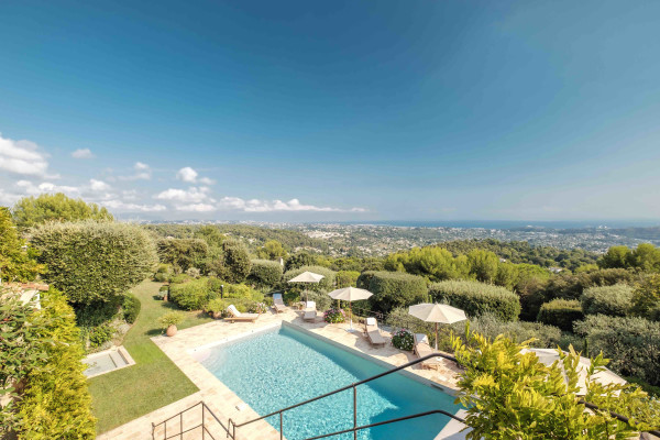 villa in Saint-Paul-de-Vence : Rent 8 bedroom stunning villa in St Paul de Vence with spacious grounds and 2 swimming pools - Photo 9