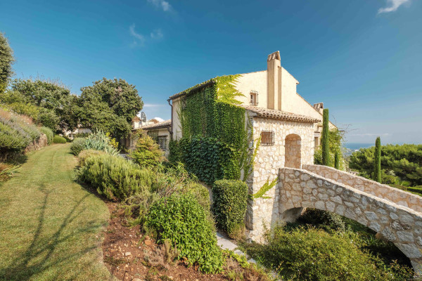 villa in Saint-Paul-de-Vence : Rent 8 bedroom stunning villa in St Paul de Vence with spacious grounds and 2 swimming pools - Photo 30