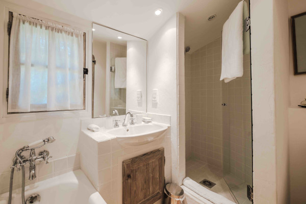 villa in Saint-Paul-de-Vence : Rent 8 bedroom stunning villa in St Paul de Vence with spacious grounds and 2 swimming pools - Photo 35