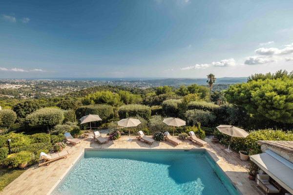 villa in Saint-Paul-de-Vence : Rent 8 bedroom stunning villa in St Paul de Vence with spacious grounds and 2 swimming pools - Photo 24