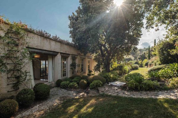 villa in Saint-Paul-de-Vence : Rent 8 bedroom stunning villa in St Paul de Vence with spacious grounds and 2 swimming pools - Photo 31
