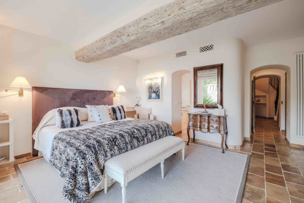 villa in Saint-Paul-de-Vence : Rent 8 bedroom stunning villa in St Paul de Vence with spacious grounds and 2 swimming pools - Photo 38