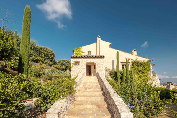 villa in Saint-Paul-de-Vence : Rent 8 bedroom stunning villa in St Paul de Vence with spacious grounds and 2 swimming pools - Photo 27