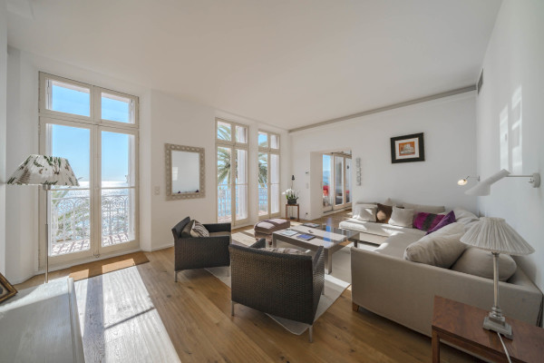 apartment in Cannes : Rent this incredible 3 bedroom apartment with panoramic views over the sea, just off the port of Cannes and a short walk to the Croisette - Photo 33
