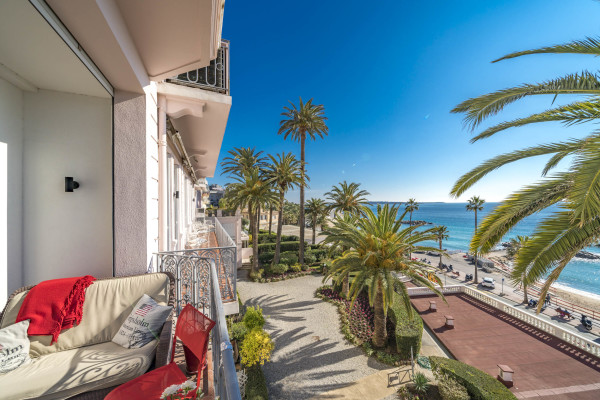 apartment in Cannes : Rent this incredible 3 bedroom apartment with panoramic views over the sea, just off the port of Cannes and a short walk to the Croisette - Photo 46