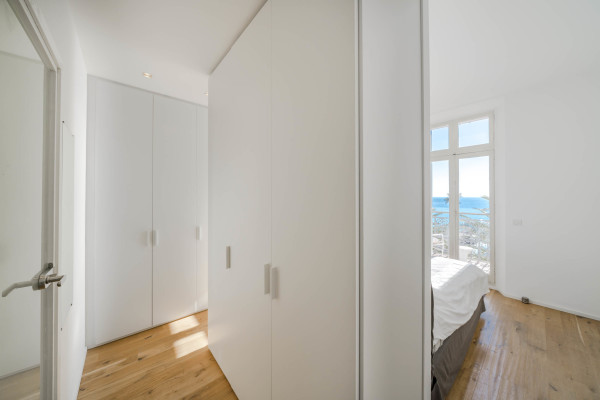 apartment in Cannes : Rent this incredible 3 bedroom apartment with panoramic views over the sea, just off the port of Cannes and a short walk to the Croisette - Photo 20