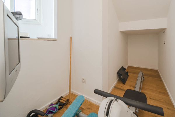 apartment in Cannes : Rent this incredible 3 bedroom apartment with panoramic views over the sea, just off the port of Cannes and a short walk to the Croisette - Photo 16