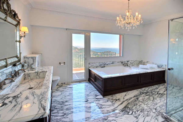 villa in Théoule-sur-Mer : Luxury 7 Bedroom Villa in Theoule sur Mer to Rent - Photo 9