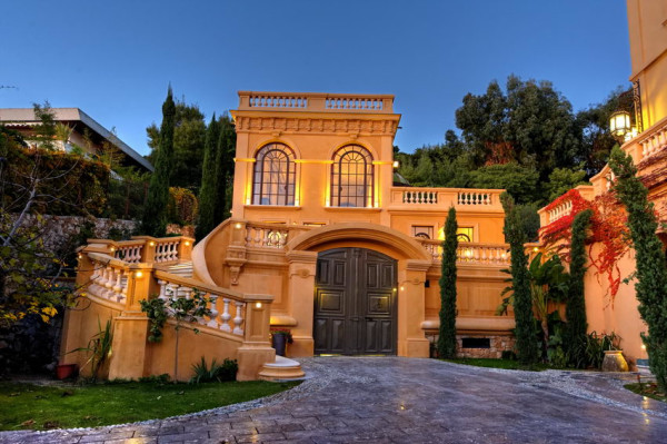 villa in Cannes : Rent Magnificent 8  bedroom Chateau styled villa in the hills of Cannes, ideal for events and large groups - Photo 1