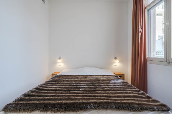 apartment in Cannes : Rent this incredible 3 bedroom apartment with panoramic views over the sea, just off the port of Cannes and a short walk to the Croisette - Photo 7