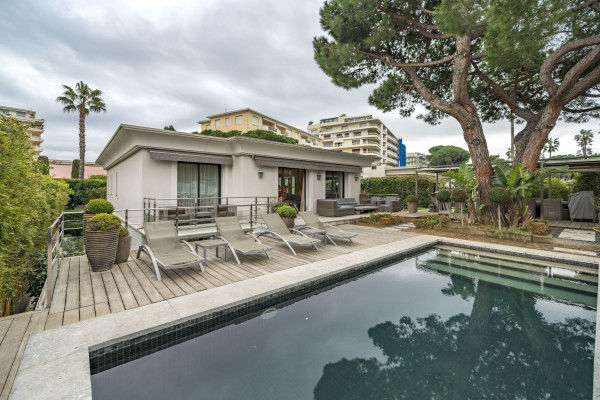 villa in Cannes : Rent Luxury 5 Bedroom Villa on the Croisette in Cannes - Photo 8