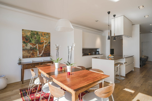 apartment in Cannes : Rent this incredible 3 bedroom apartment with panoramic views over the sea, just off the port of Cannes and a short walk to the Croisette - Photo 55