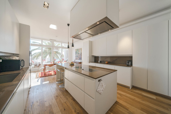 apartment in Cannes : Rent this incredible 3 bedroom apartment with panoramic views over the sea, just off the port of Cannes and a short walk to the Croisette - Photo 51