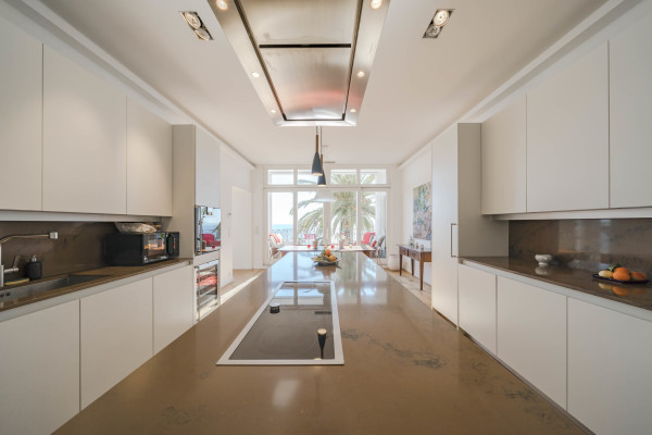 apartment in Cannes : Rent this incredible 3 bedroom apartment with panoramic views over the sea, just off the port of Cannes and a short walk to the Croisette - Photo 52