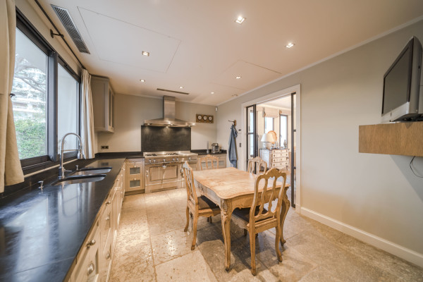 villa in Cannes : Rent Luxury 5 Bedroom Villa on the Croisette in Cannes - Photo 54