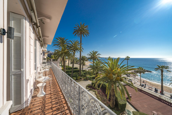 apartment in Cannes : Rent this incredible 3 bedroom apartment with panoramic views over the sea, just off the port of Cannes and a short walk to the Croisette - Photo 30