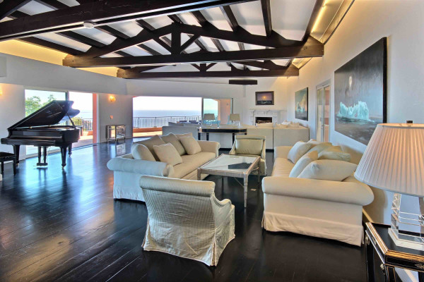 villa in Théoule-sur-Mer : Luxury 7 Bedroom Villa in Theoule sur Mer to Rent - Photo 3