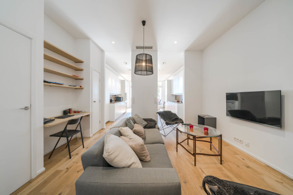 apartment in Cannes : Rent this incredible 3 bedroom apartment with panoramic views over the sea, just off the port of Cannes and a short walk to the Croisette - Photo 49