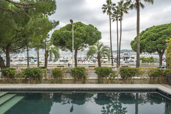 villa in Cannes : Rent Luxury 5 Bedroom Villa on the Croisette in Cannes - Photo 6