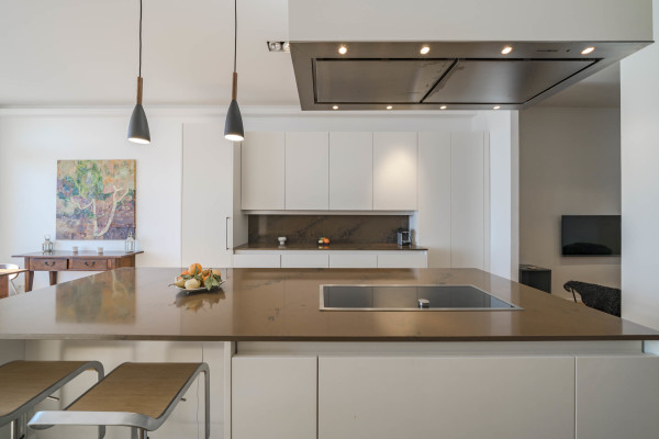 apartment in Cannes : Rent this incredible 3 bedroom apartment with panoramic views over the sea, just off the port of Cannes and a short walk to the Croisette - Photo 57