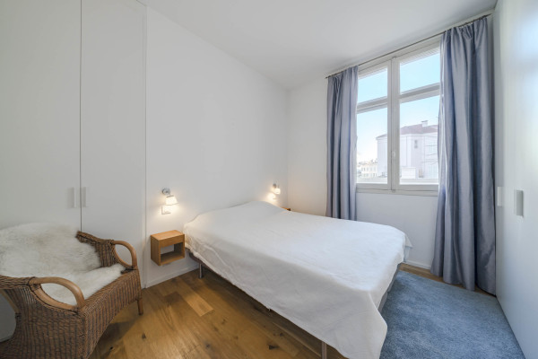 apartment in Cannes : Rent this incredible 3 bedroom apartment with panoramic views over the sea, just off the port of Cannes and a short walk to the Croisette - Photo 10