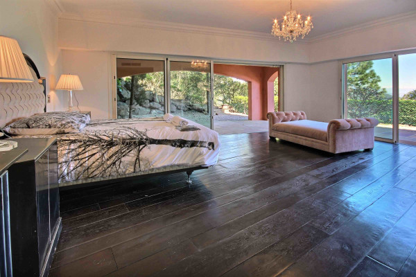villa in Théoule-sur-Mer : Luxury 7 Bedroom Villa in Theoule sur Mer to Rent - Photo 10