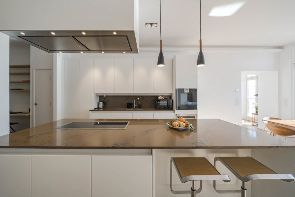 apartment in Cannes : Rent this incredible 3 bedroom apartment with panoramic views over the sea, just off the port of Cannes and a short walk to the Croisette - Photo 58