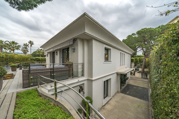 villa in Cannes : Rent Luxury 5 Bedroom Villa on the Croisette in Cannes - Photo 10
