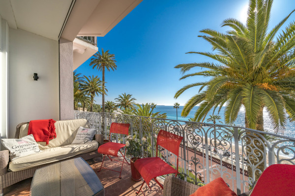 apartment in Cannes : Rent this incredible 3 bedroom apartment with panoramic views over the sea, just off the port of Cannes and a short walk to the Croisette - Photo 43