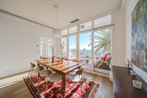 apartment in Cannes : Rent this incredible 3 bedroom apartment with panoramic views over the sea, just off the port of Cannes and a short walk to the Croisette - Photo 41