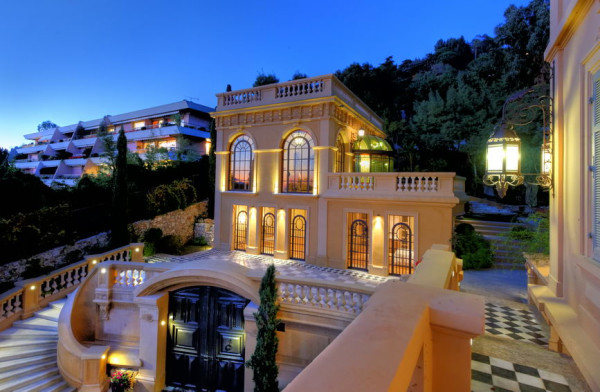villa in Cannes : Rent Magnificent 8  bedroom Chateau styled villa in the hills of Cannes, ideal for events and large groups - Photo 0
