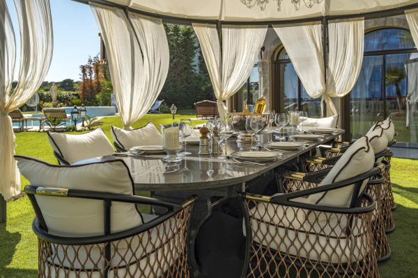 villa in Cap d'Antibes : Rent stunning 7 bedroom villa on the Cap d'Antibes with spacious gardens, pool and private beach! - Photo 74