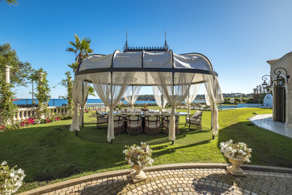 villa in Cap d'Antibes : Rent stunning 7 bedroom villa on the Cap d'Antibes with spacious gardens, pool and private beach! - Photo 6