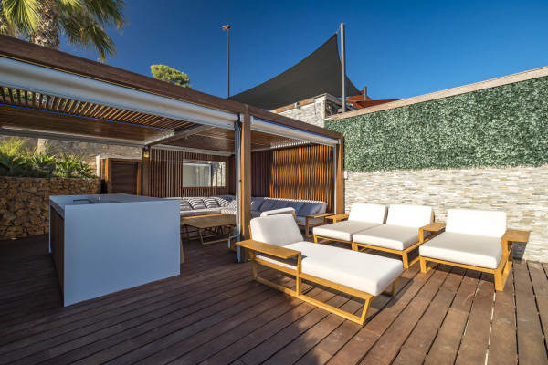 villa in Cap d'Antibes : Rent stunning 7 bedroom villa on the Cap d'Antibes with spacious gardens, pool and private beach! - Photo 41