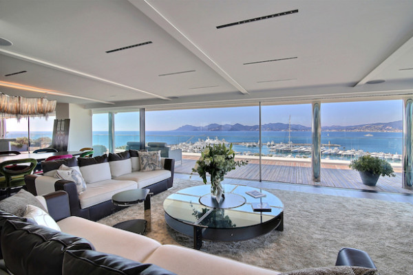apartment in Cannes : Rent prestigious 5 bedroom penthouse on the famous Croisette with stunning sea views - Photo 0