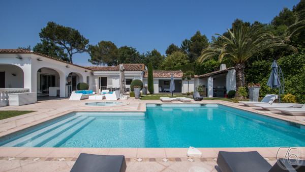villa in Cannes : Rent 7 bedroom villa located in the hills of Cannes with quick and easy access to the beaches and the Croisette - Photo 1