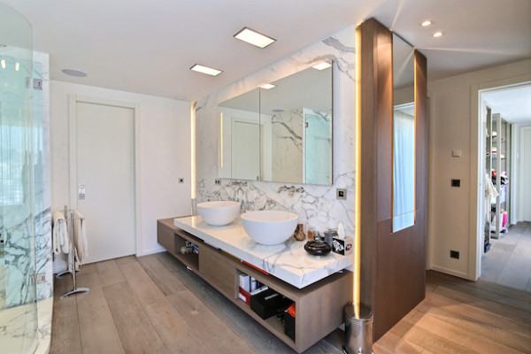 apartment in Cannes : Rent prestigious 5 bedroom penthouse on the famous Croisette with stunning sea views - Photo 6