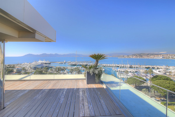 apartment in Cannes : Rent prestigious 5 bedroom penthouse on the famous Croisette with stunning sea views - Photo 14