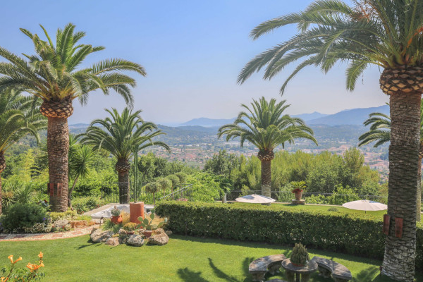 villa in Mougins : Luxury Seven Bedroom Villa to Rent in Mougins - Photo 20