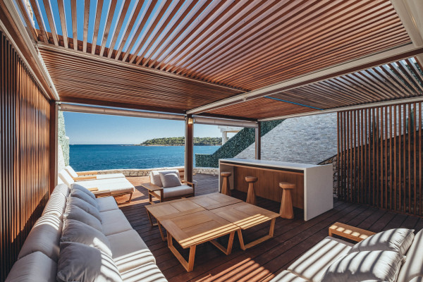 villa in Cap d'Antibes : Rent stunning 7 bedroom villa on the Cap d'Antibes with spacious gardens, pool and private beach! - Photo 52
