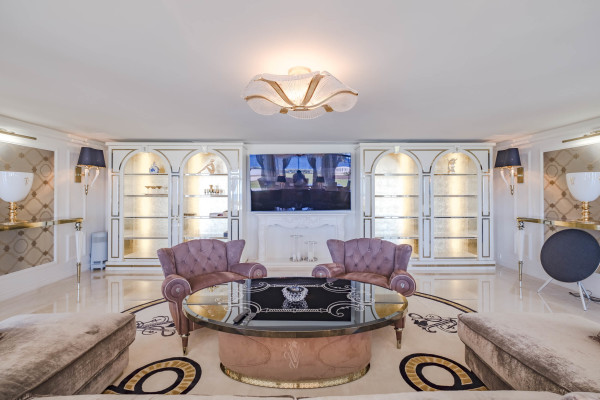 villa in Cap d'Antibes : Rent stunning 7 bedroom villa on the Cap d'Antibes with spacious gardens, pool and private beach! - Photo 34