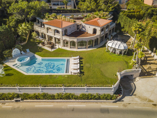 villa in Cap d'Antibes : Rent stunning 7 bedroom villa on the Cap d'Antibes with spacious gardens, pool and private beach! - Photo 16