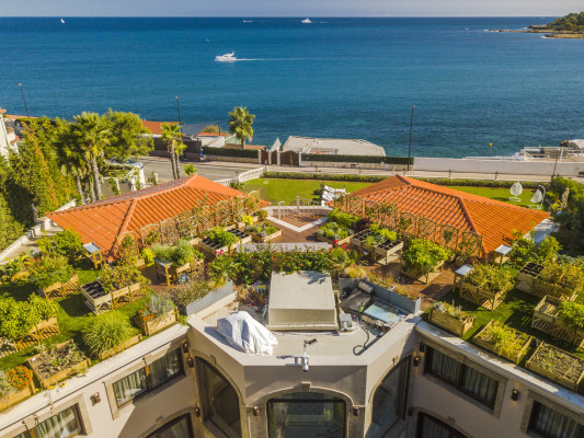 villa in Cap d'Antibes : Rent stunning 7 bedroom villa on the Cap d'Antibes with spacious gardens, pool and private beach! - Photo 13