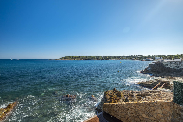 villa in Cap d'Antibes : Rent stunning 7 bedroom villa on the Cap d'Antibes with spacious gardens, pool and private beach! - Photo 56