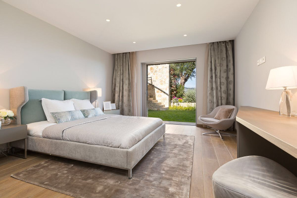 villa in Saint-Jean-Cap-Ferrat : Rent Stunning property in Beaulieu with incredible views over the Sea, Monaco and Cap d'antibes - Photo 13