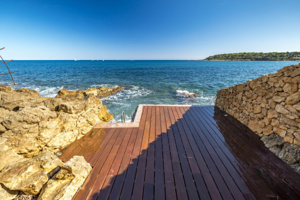 villa in Cap d'Antibes : Rent stunning 7 bedroom villa on the Cap d'Antibes with spacious gardens, pool and private beach! - Photo 43