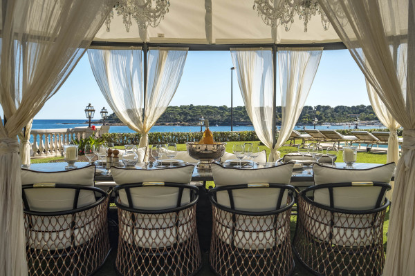 villa in Cap d'Antibes : Rent stunning 7 bedroom villa on the Cap d'Antibes with spacious gardens, pool and private beach! - Photo 73